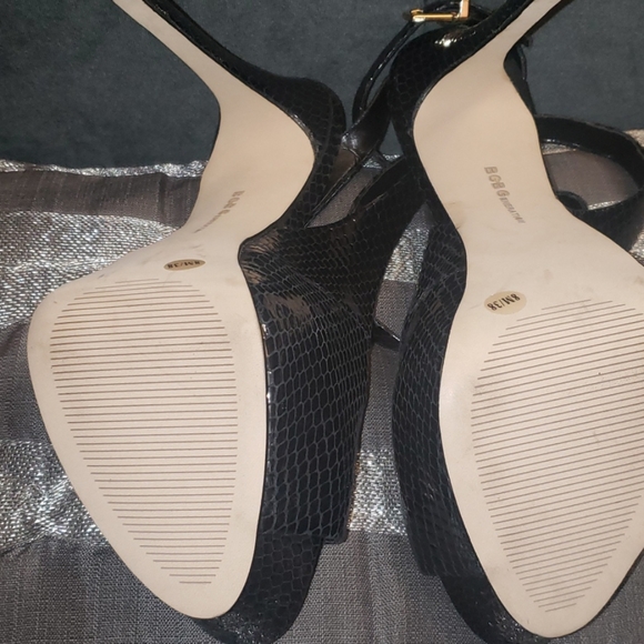 Shoes - Picture 5 of 8